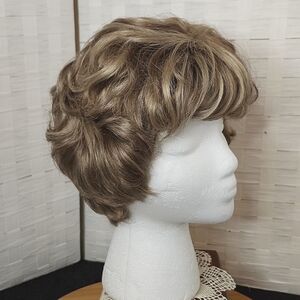 👉*VINTAGE* EVA GABOR EVERYDAY WIG ~MED BLOND W/ LIGHT BLOND HIGHLIGHTS ~BANGS